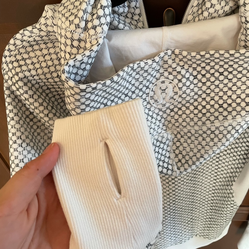 White polka dot zip up hooded jacket - Picture 2 of 5